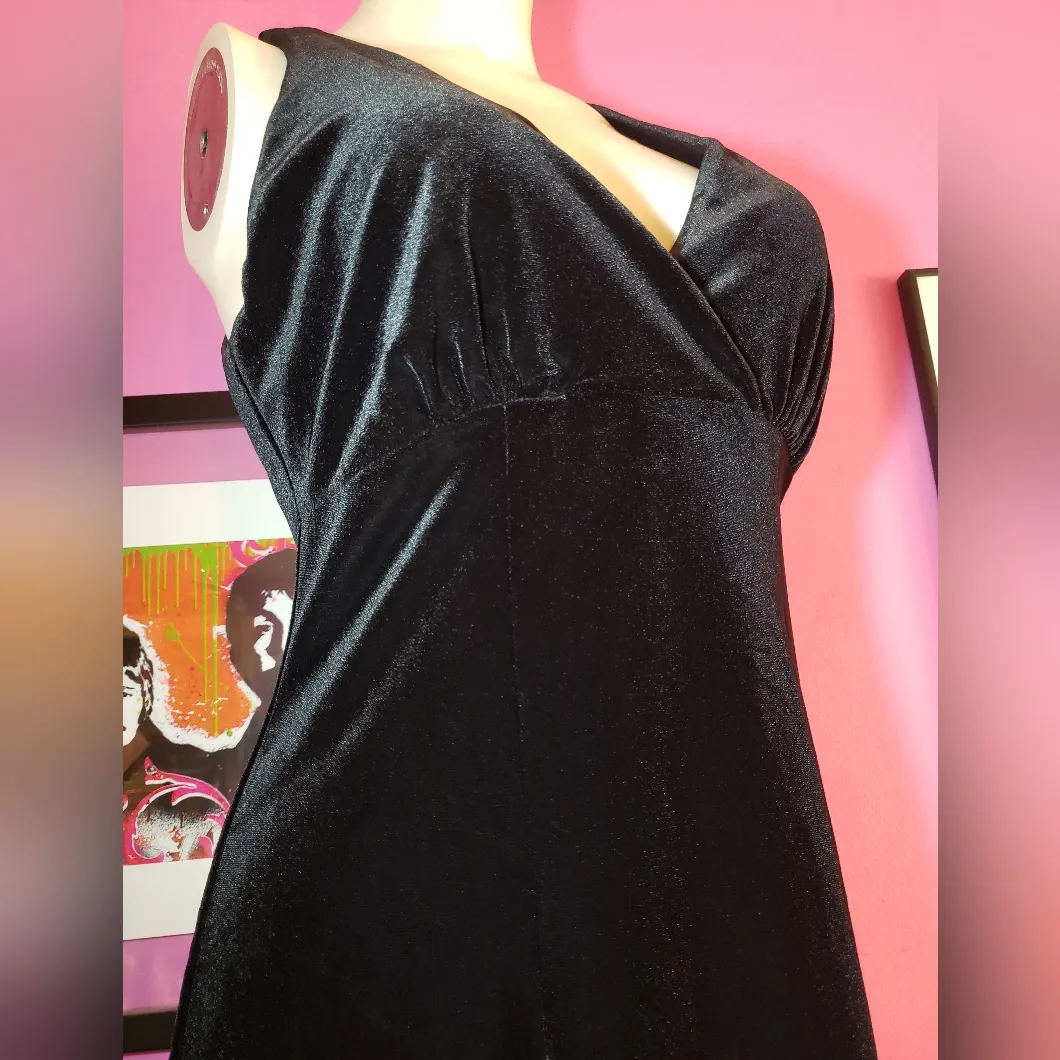 Vintage late 90s / Y2K era Connected black velvet halter dress size 8 - Image 3
