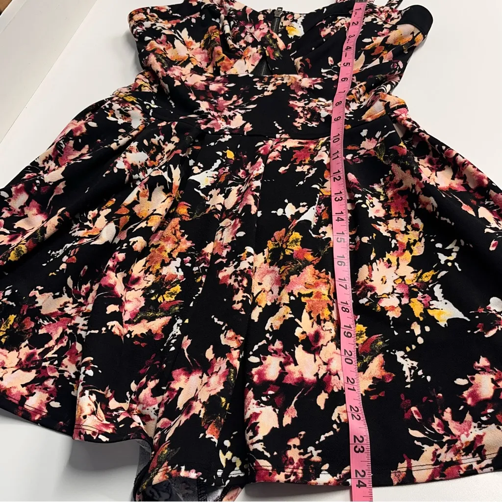Dark Floral romper pockets shorts one piece zipper back double straps summer xs Black - Image 4