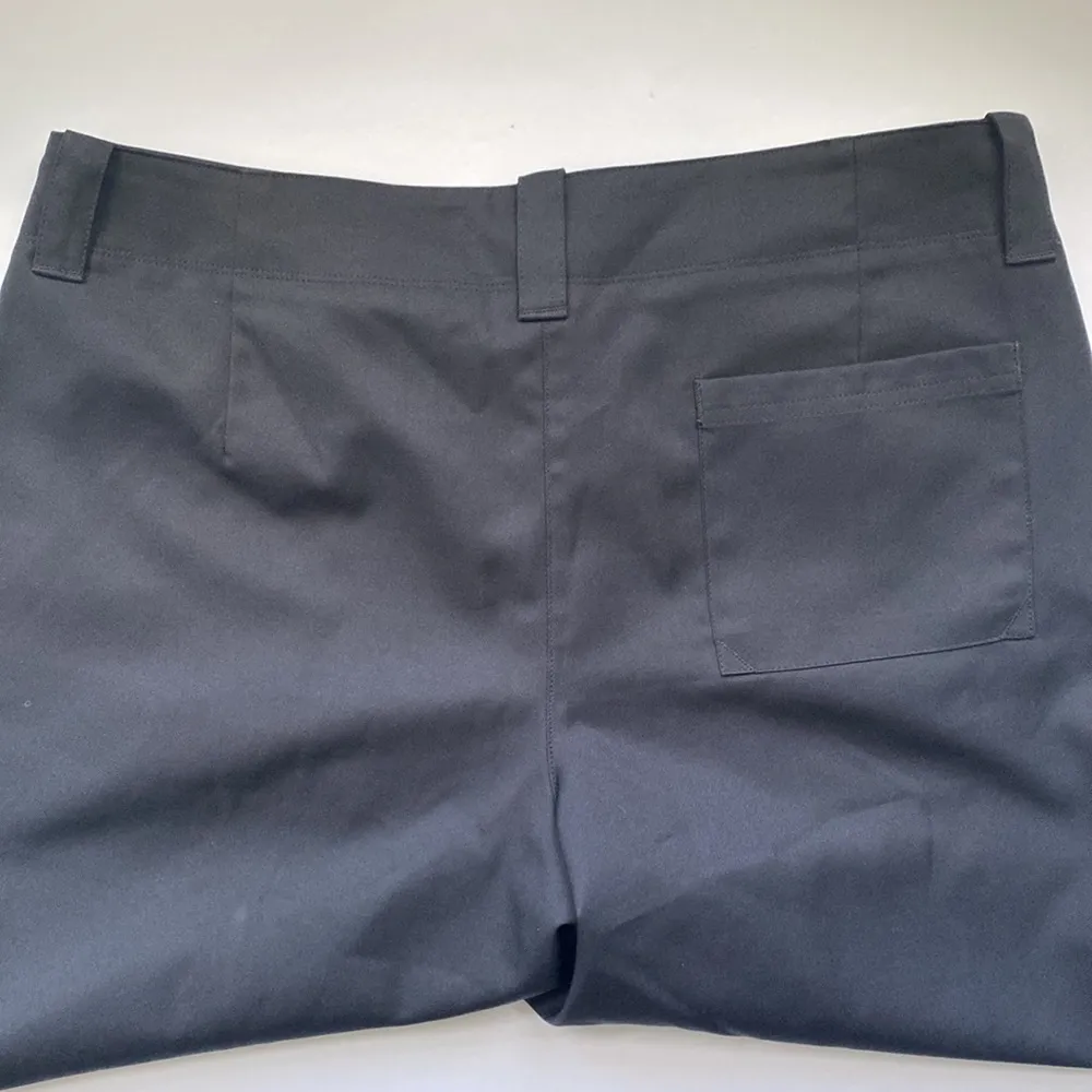 PGA Tour black Bermuda golf shorts, size 6 - Image 6