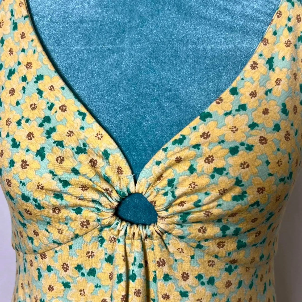 Urban Outfitters Yellow Floral Keyhole Mini Dress Medium - Image 5