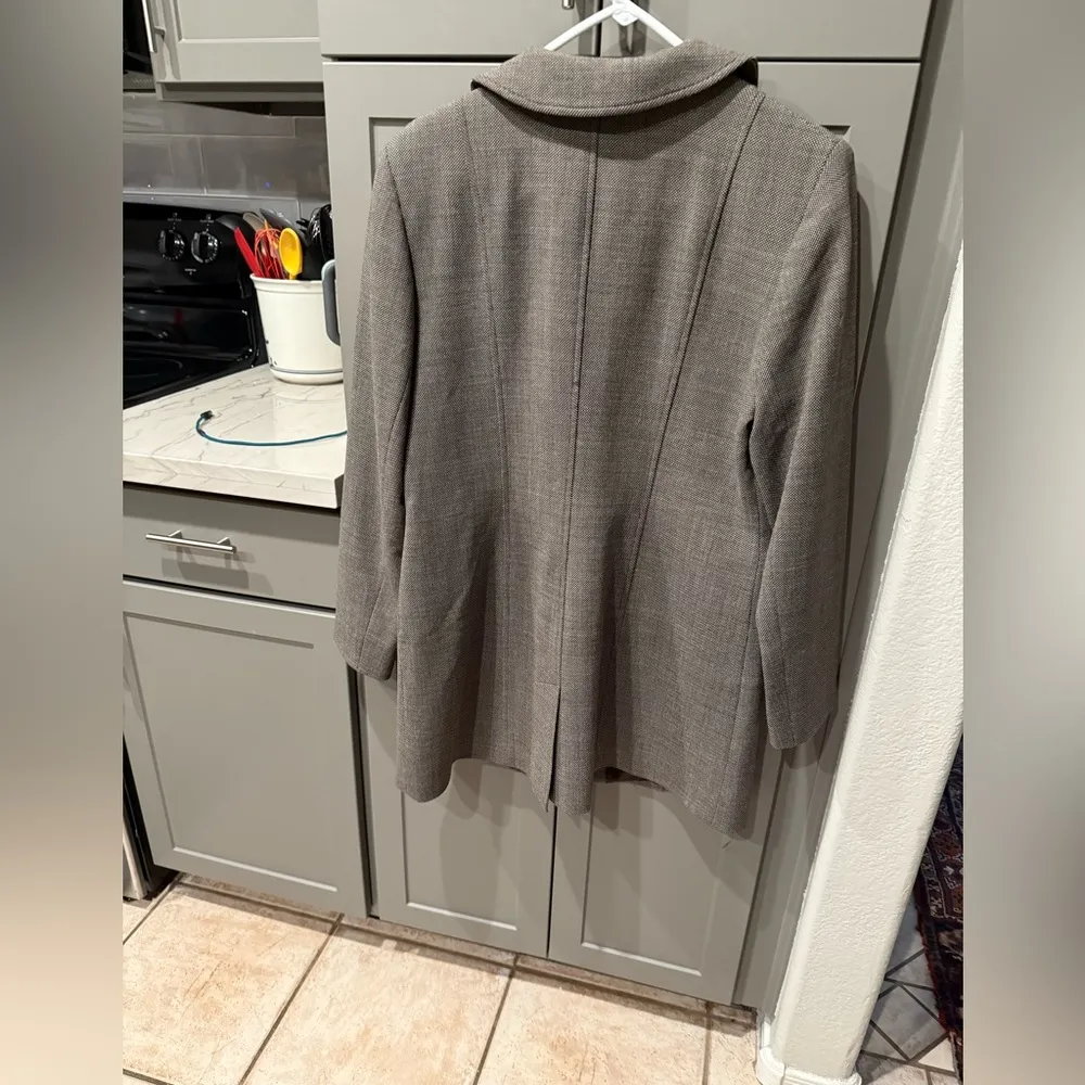 Louben of Canada Button - Image 4