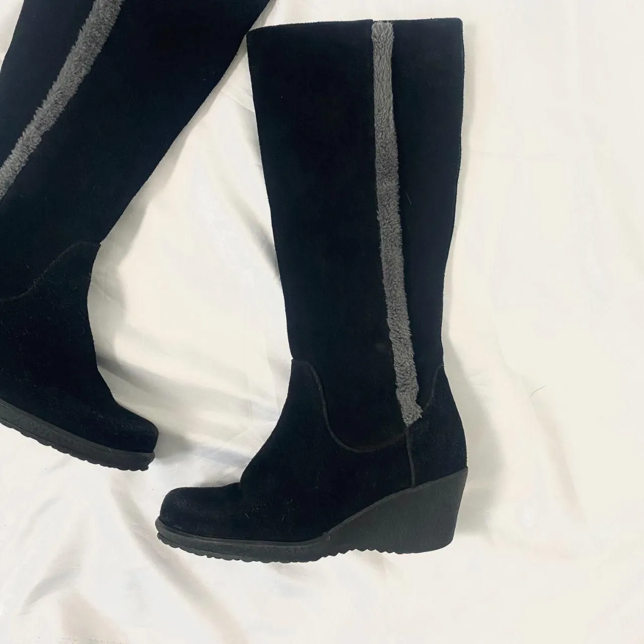 Coldwater Creek Early 2000's Gray Fuzzy Black Suede Wedge Boots US 6.5 - Image 2