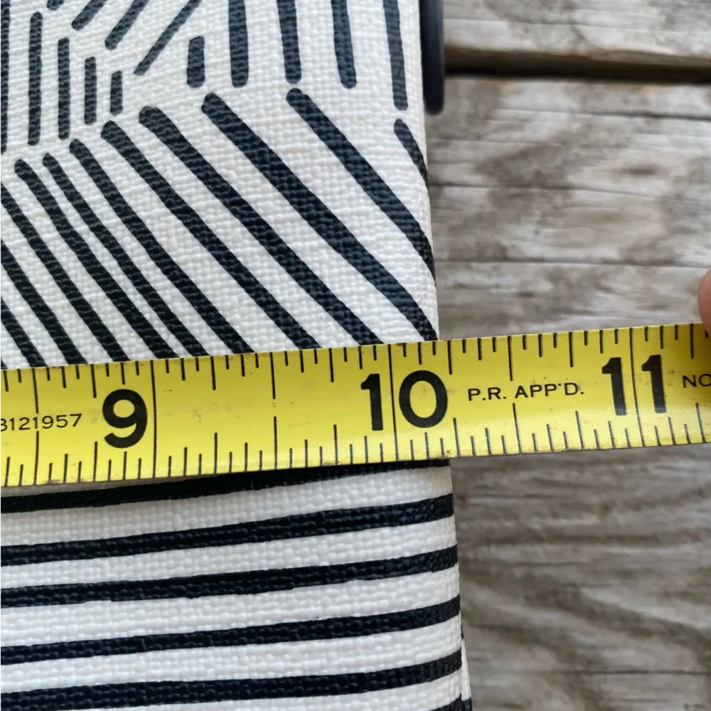 Fossil Crossbody - Image 12