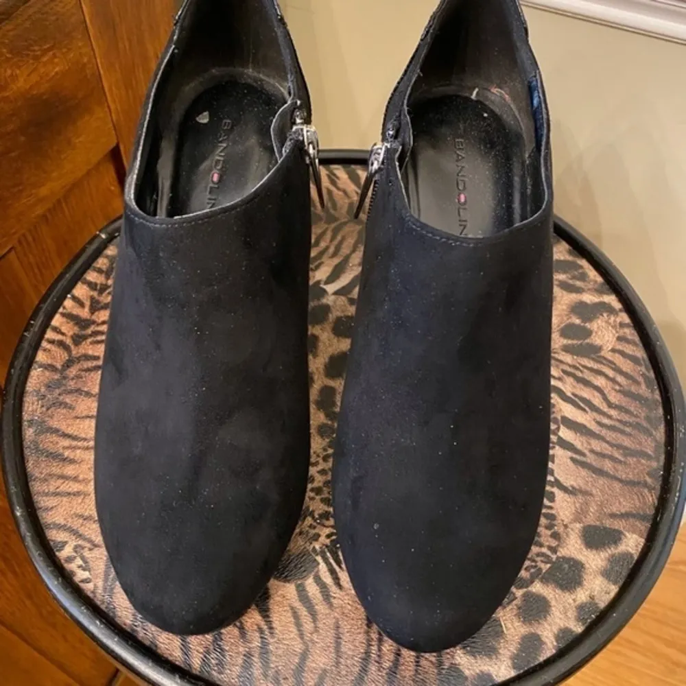 Bandolino Cardinal Suede Ankle Booties Size 7 - Image 4