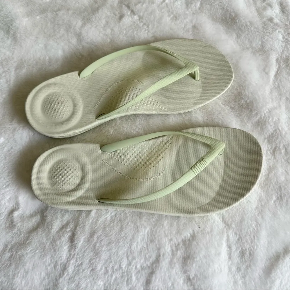 FitFlop Women's Iqushion Ergonomic Flip-Flops Size 7 - Image 2