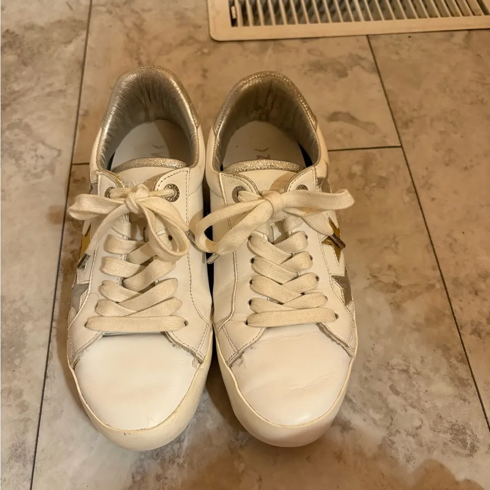 white leather multicolored star sneakers - Image 3