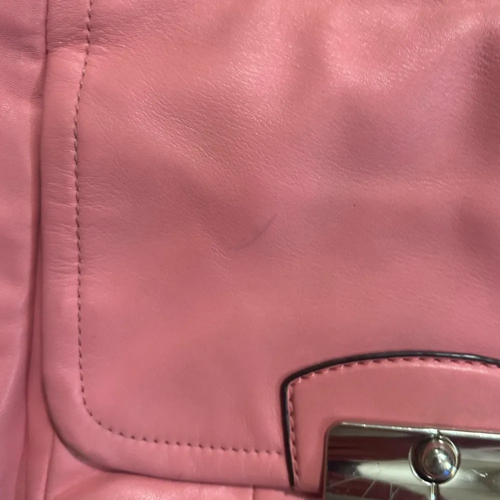 Coach  Pink Leather Shoulder Bag with Adjustable Strap - Image 10