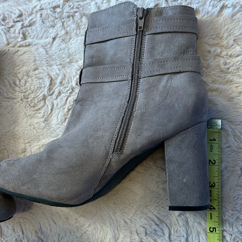 Size 9.5 Christian Siriano for Payless boots - Image 7