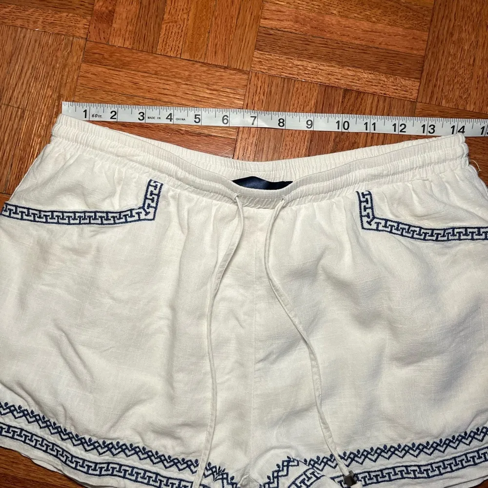 White and Blue Embroidered Women's Linen Blend Shorts Women SzMedium Size M - Image 4