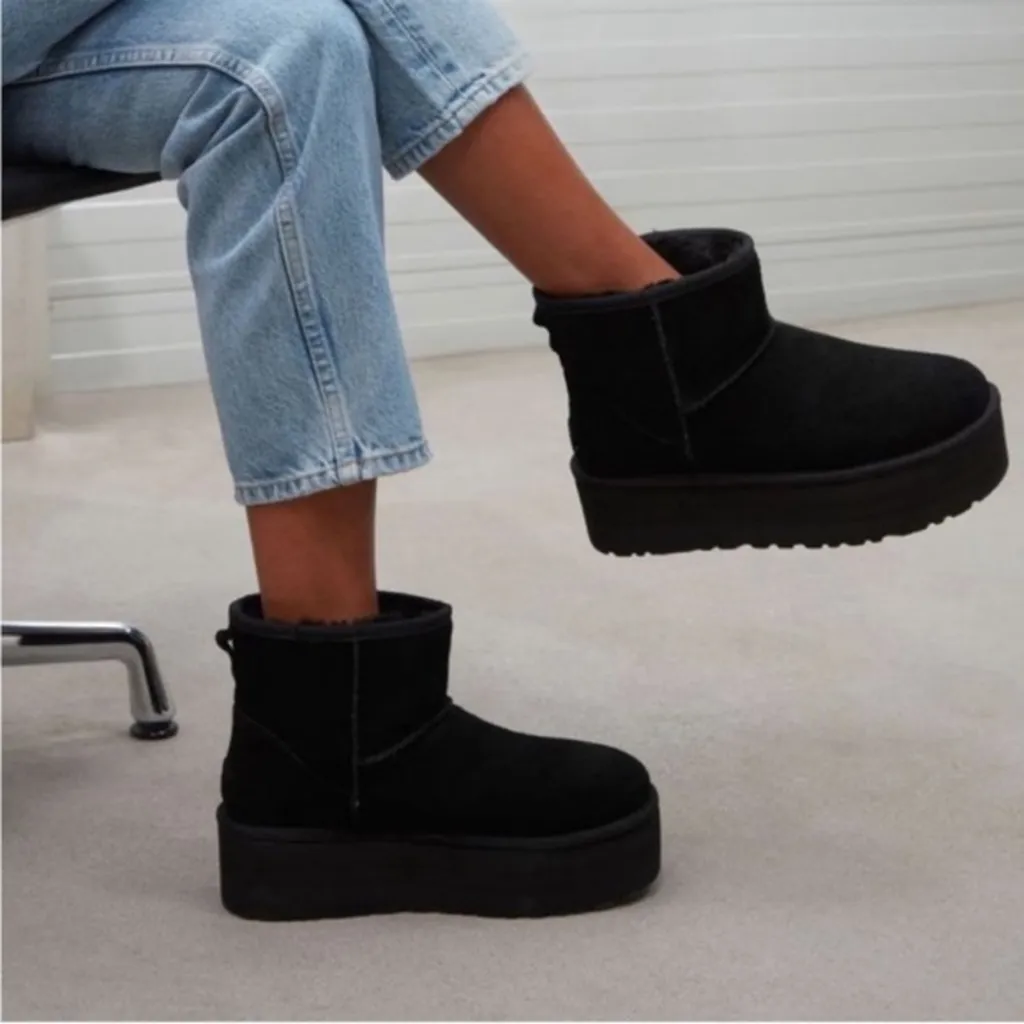 UGG Classic Mini Platform Boots In Black - Image 2