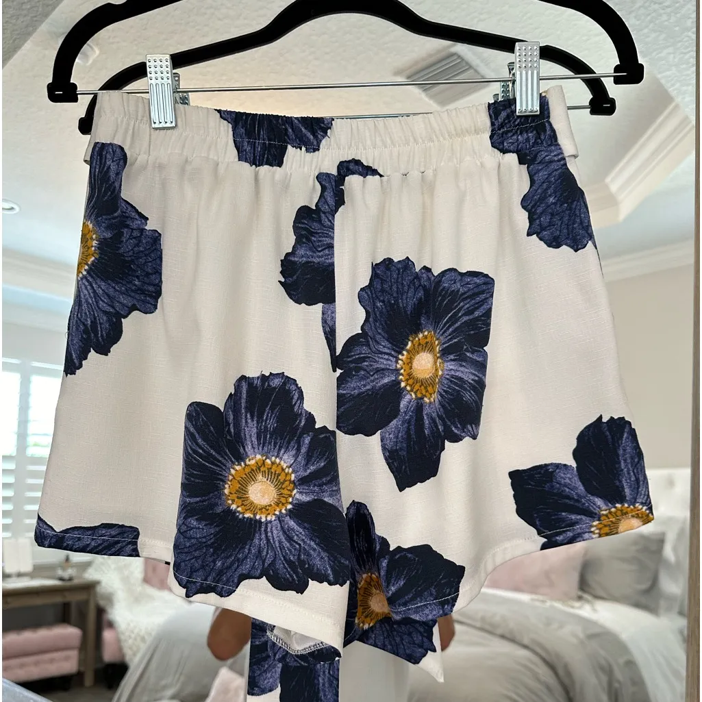 J.O.A. Gorgeous floral anthropology shorts - Image 7