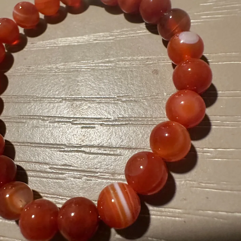 Elegant Red Stripe Agate Beaded Bracelet - Image 4