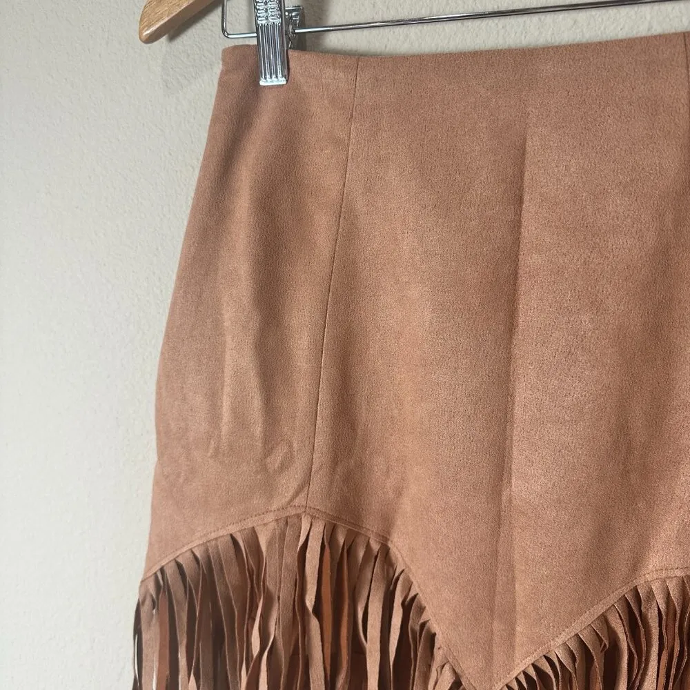 New NWT Relish NoLess Fringe Faux Suede Mini Skirt Size Medium Brown - Image 4