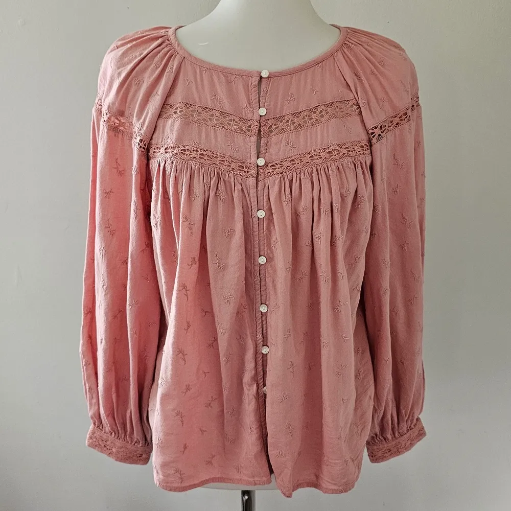 Old Navy Pink Embroidered Lace Trim Button Down Size Small - Image 2