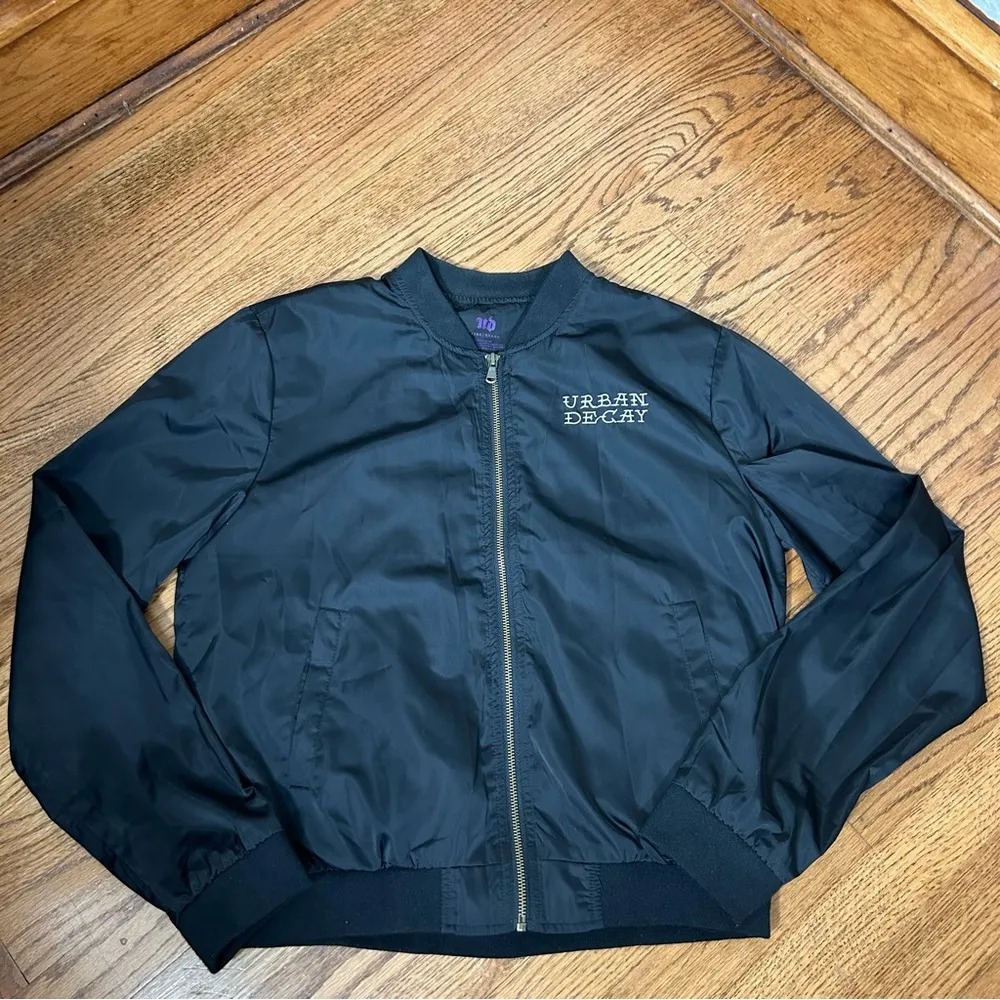 *RARE* Urban Decay Limited Edition Beauty With An Edge Bomber Jacket Size L - Image 10