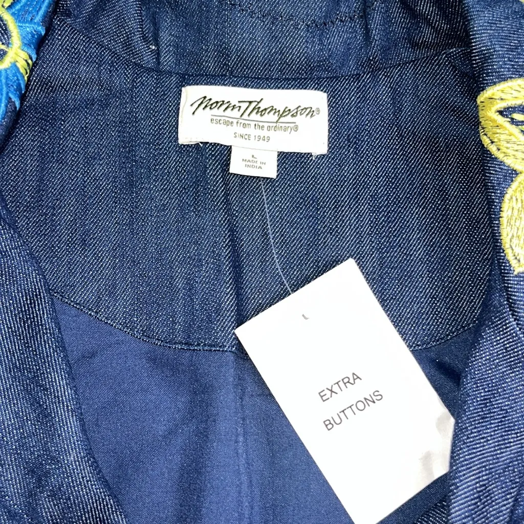 NEW vintage Floral embroidered Denim Jacket • Jean jacket • patchwork quilted Blue Size M - Image 9