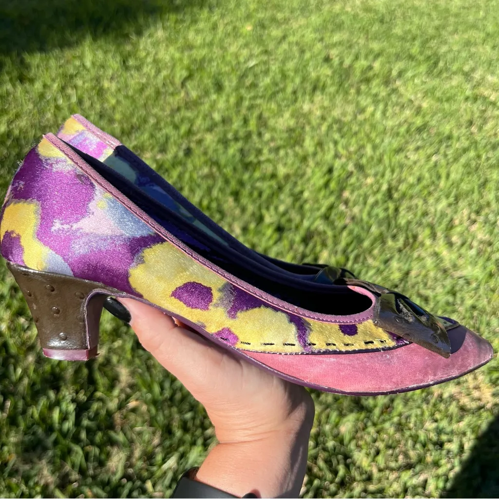 Poetic License Pink and Purple Heels with Brown Bow Size 6.5 - Image 3