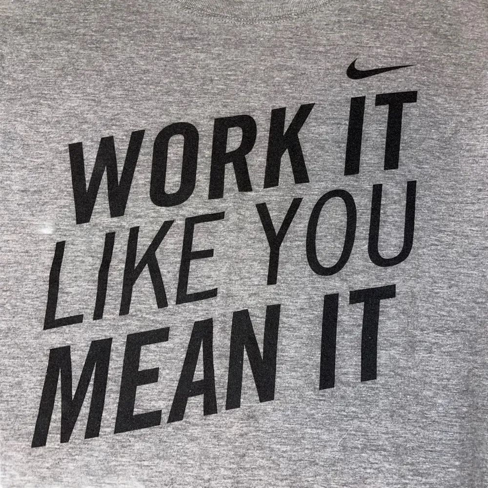 Nike Women’s Short Sleeve T Shirt Heather Grey Size Medium Graphic Tee - Image 3