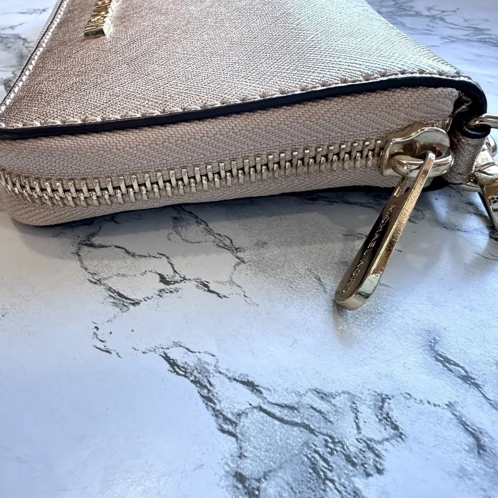 Michael Kors Jet Set Travel Metallic Leather Smartphone Wristlet in Pale Gold - Image 7