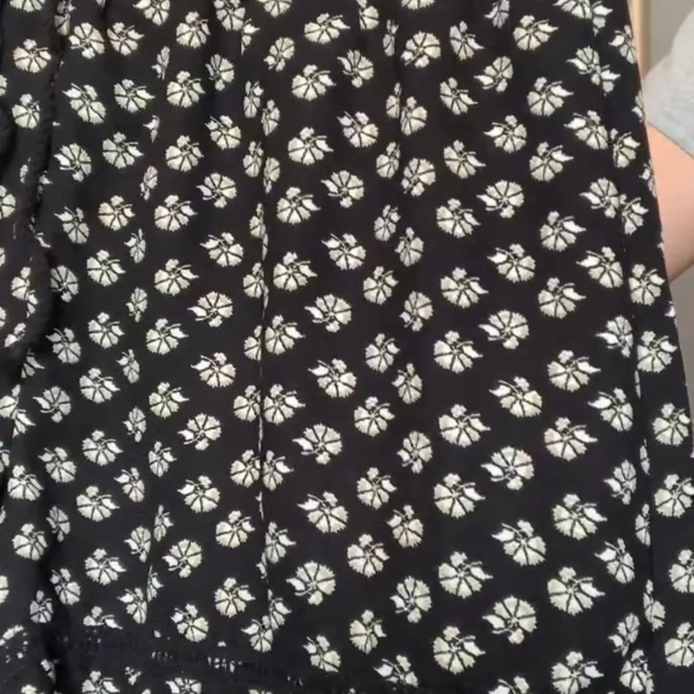 Black Floral Shorts White - Image 2