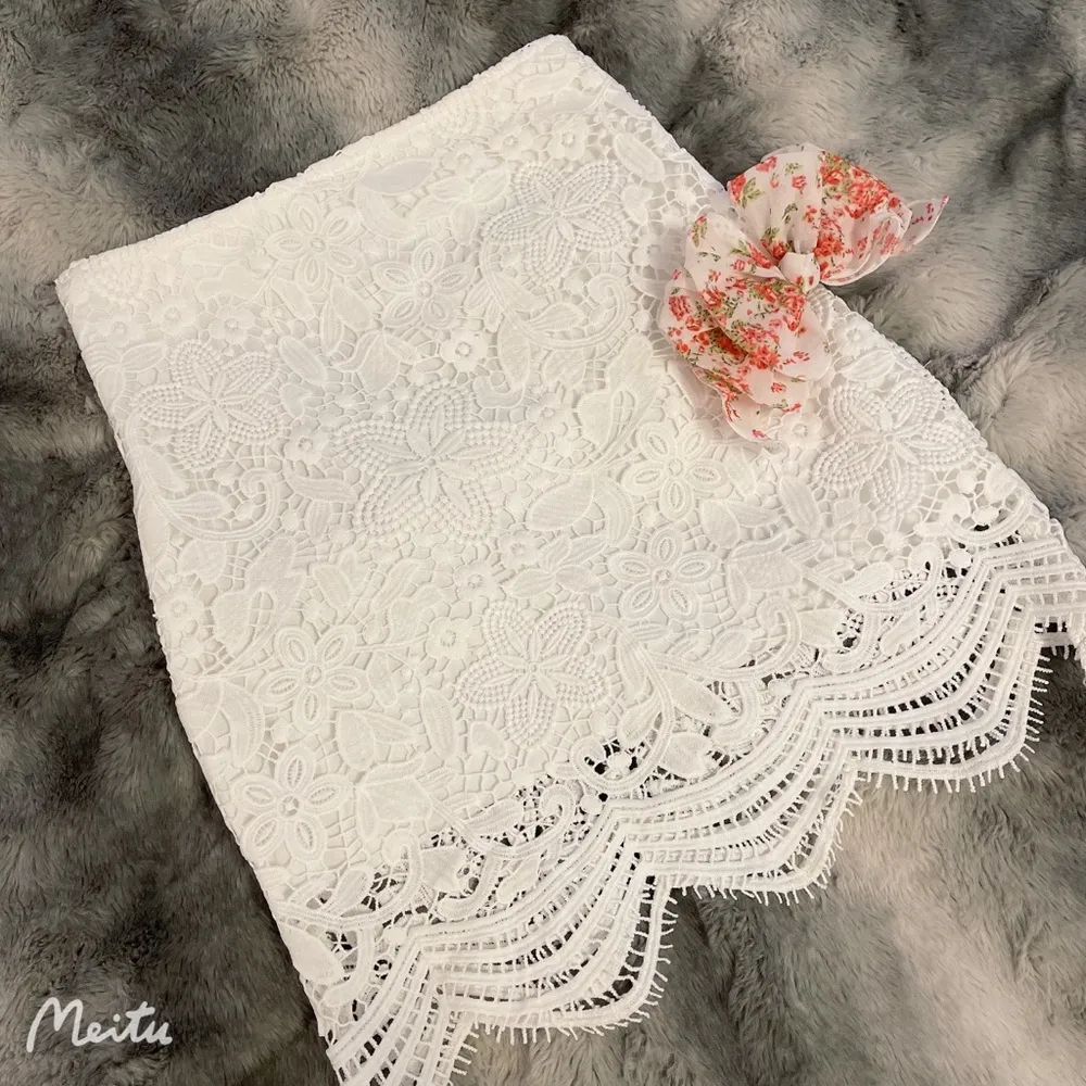 White Floral Cutout Lace Ruffle Pencil Mini Skirt - Image 4