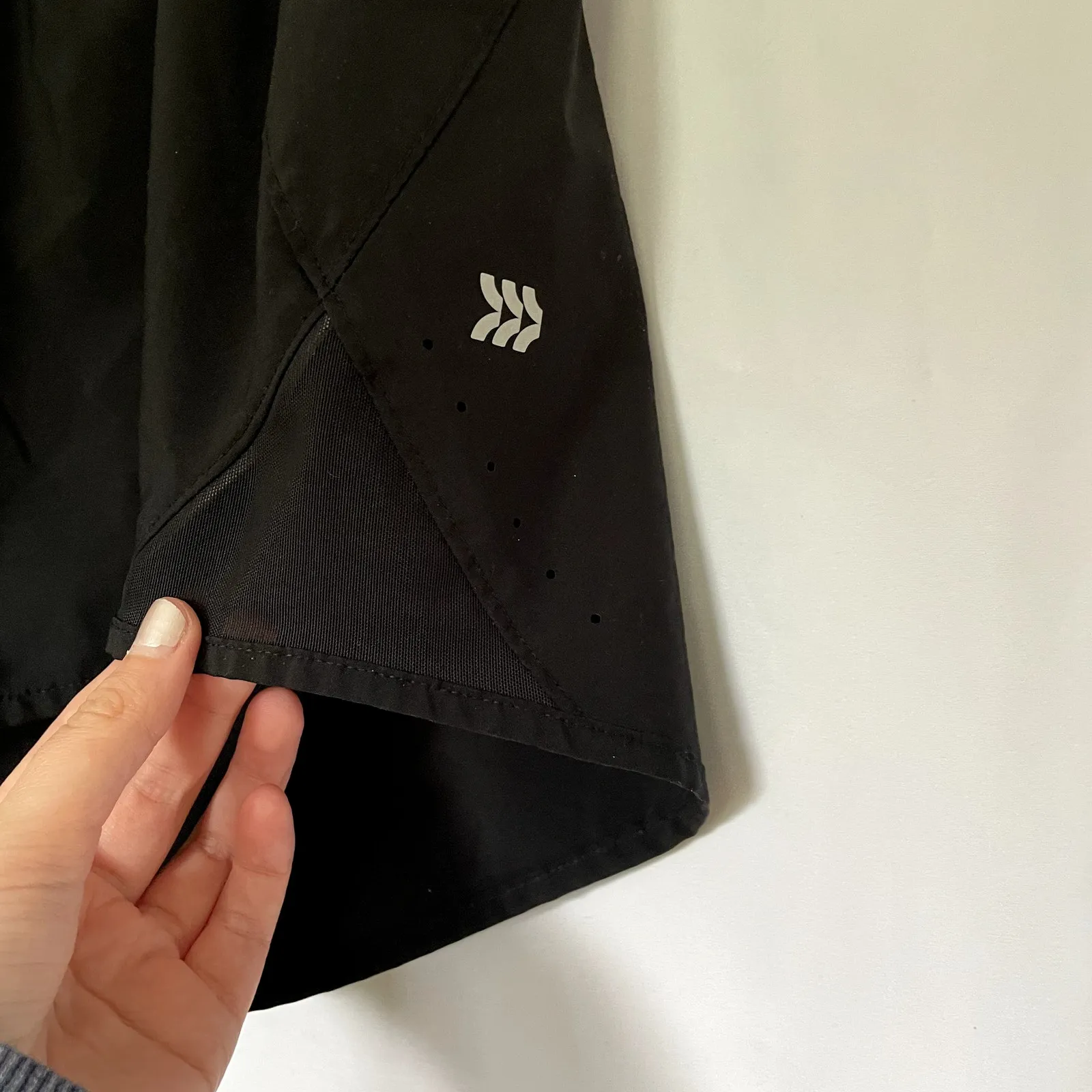 All in motion black athleisure summer shorts zip up pocket women's size small - Image 2