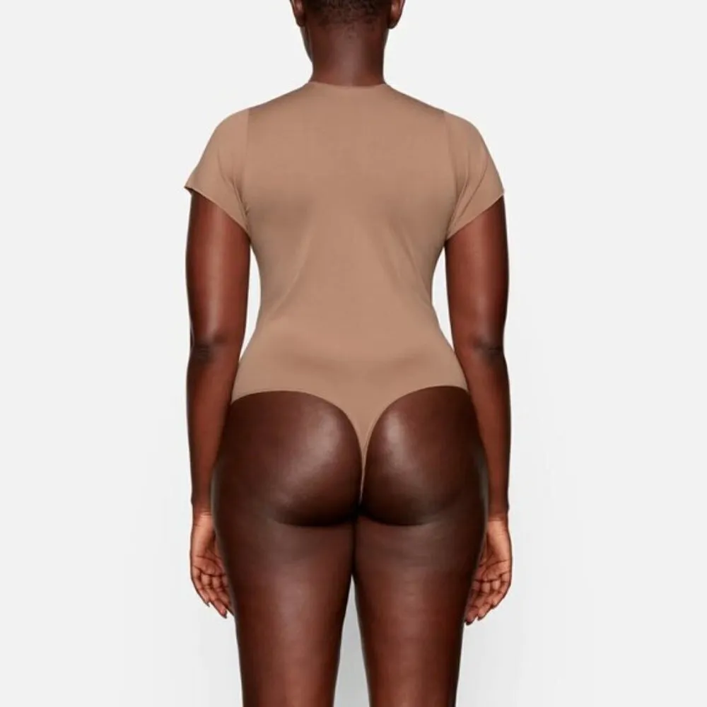 SKIMS Essential T-Shirt Thong Bodysuit in Tigers Eye Size Large/X-Large - Image 2