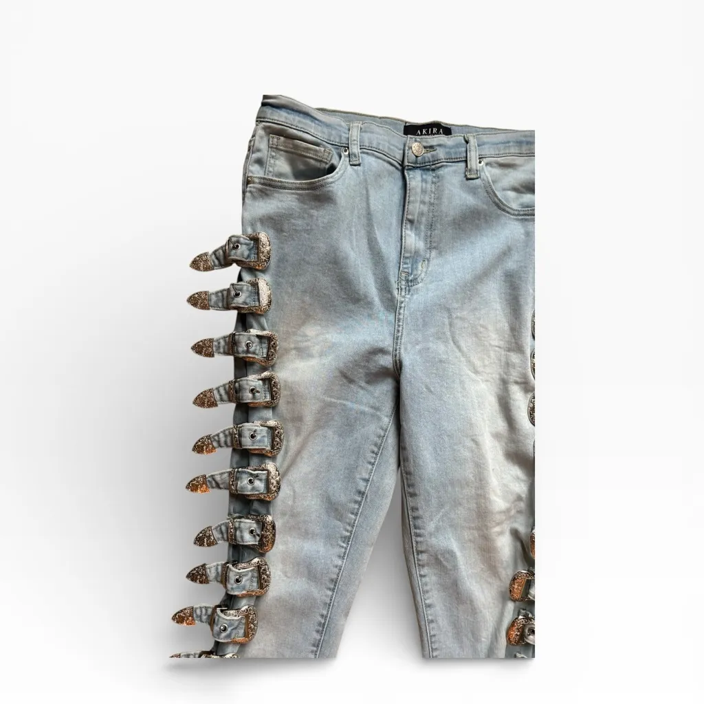 AKIRA All About Buckles Wide Leg Jean 15/31”
Light Wash Stretch Western Buckle - Image 8