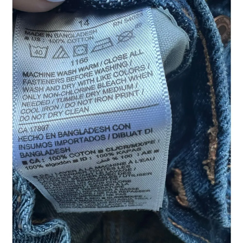 Short blue old navy front button extra hight waisted cut off size 14 - Image 8