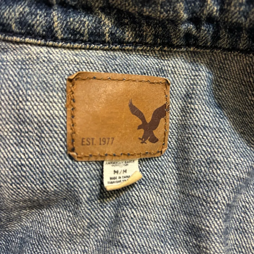 American Eagle Outfitters Trucker Style Denim Jacket Women’s Size Medium - Image 4