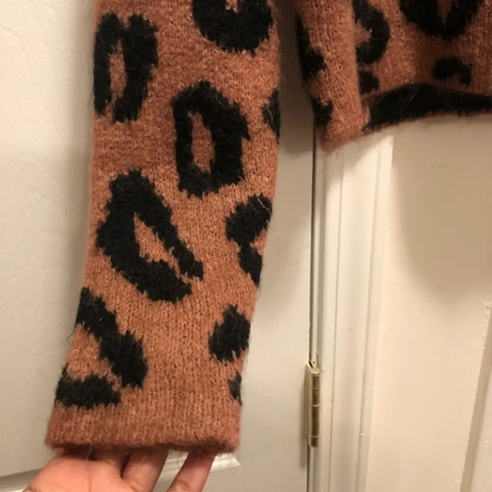NEW PINK VS Leopard Print Hooded Sweater - Image 4