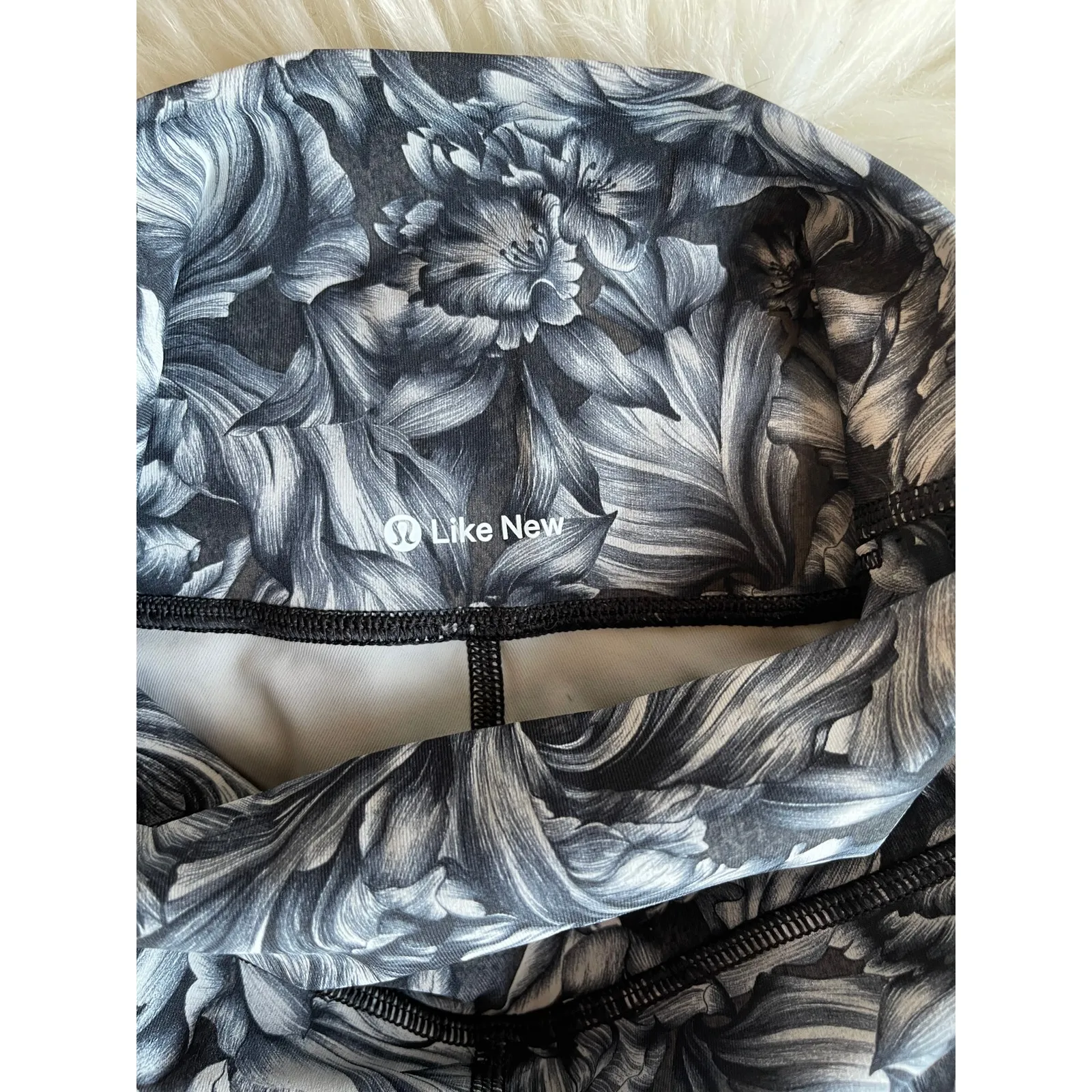 Like New Lululemon Fast & Free 21" Night Garden Ice Gray Black Crop Leggings - Image 5