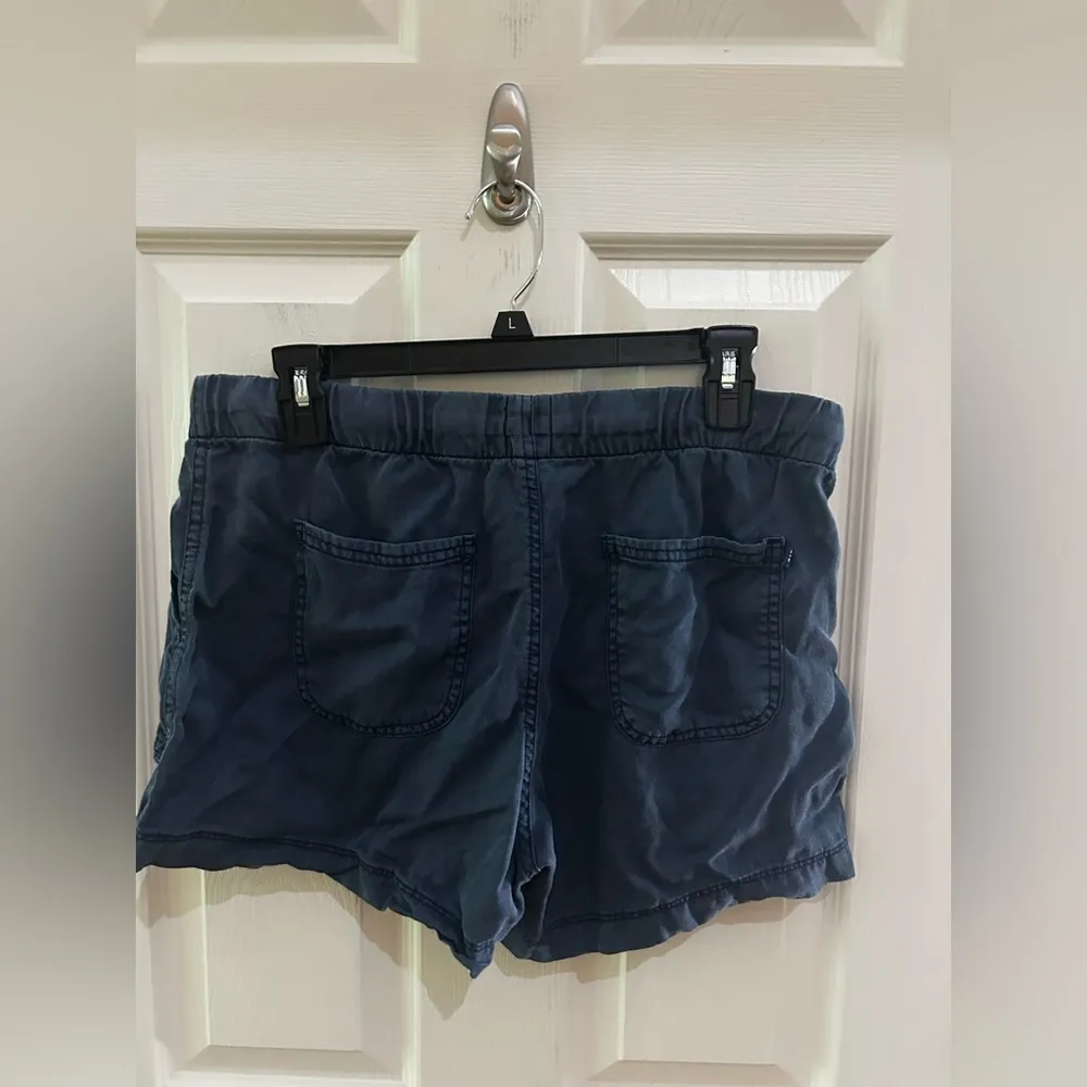 GAP Women's Navy Cargo Shorts - Image 2