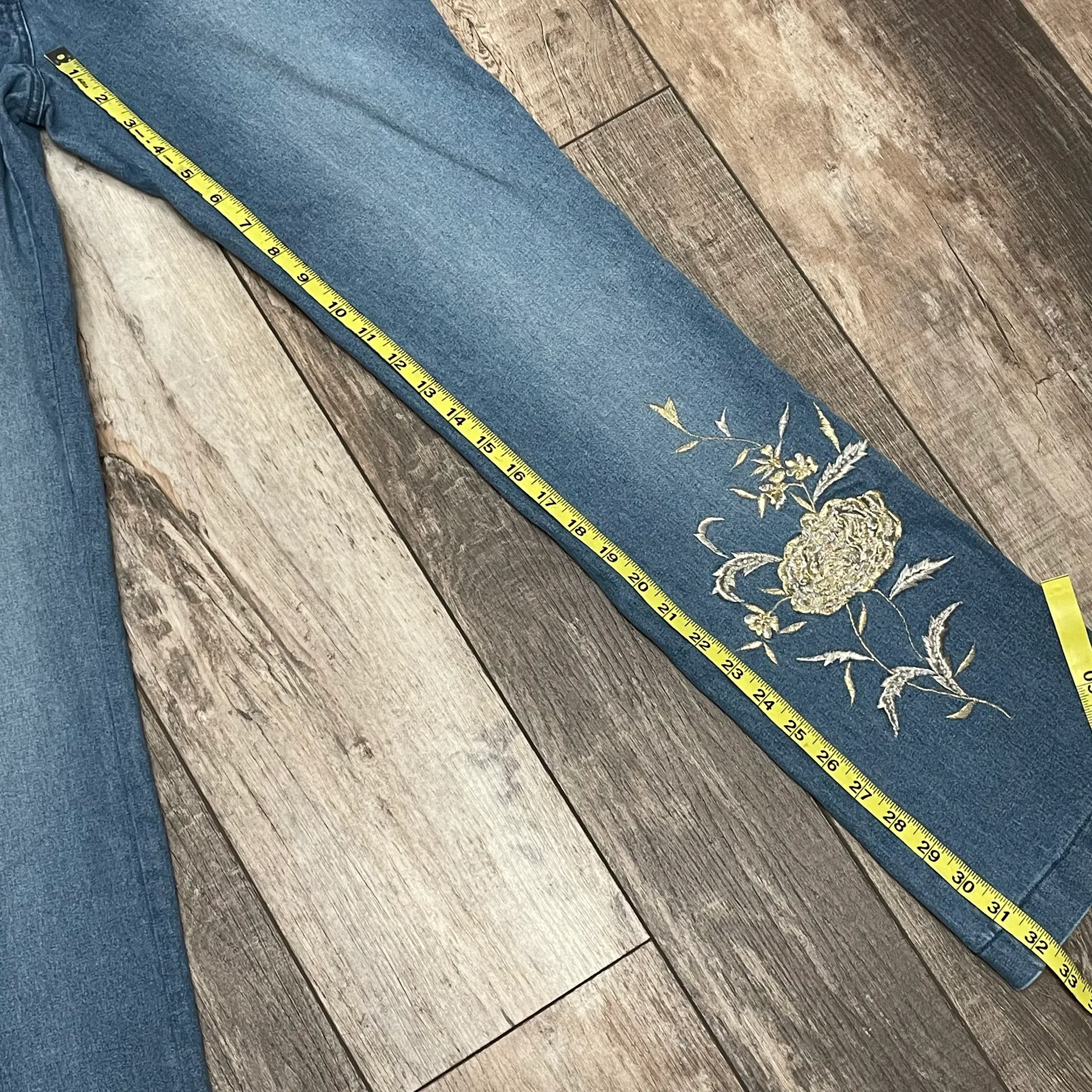 Jeans With Cream Colored Embroidery Size 0 - Image 5