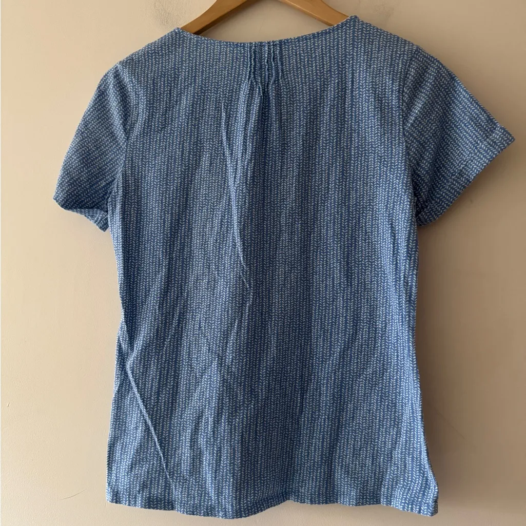 L.L. Bean Blue and White Pattern Organic Cotton Short Sleeve Top - Image 5