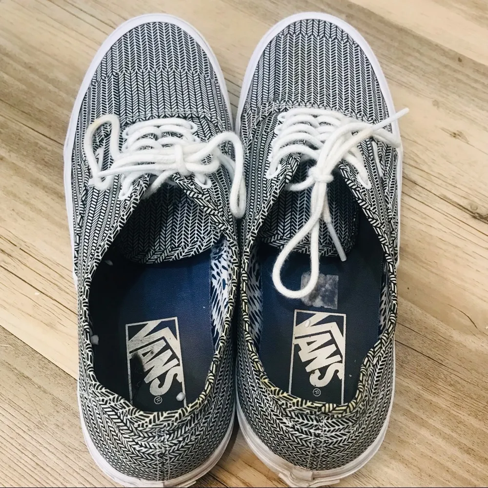 VANS TC6D Black & White Geometric Chevron Pattern sz 8 - Image 10