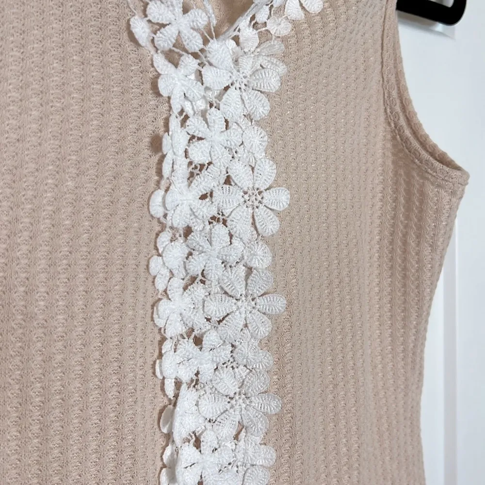 NWOT Floral Appliqué V-Nack Waffle Knit Tank Top - Image 3