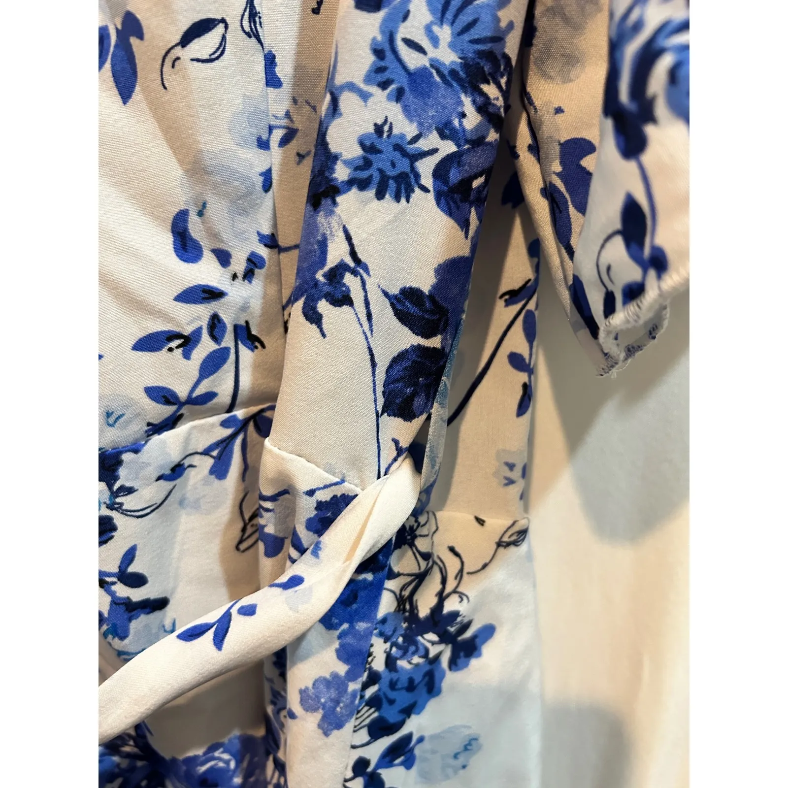 Shein Floral Wrap Dress Women's White Blue Short Sleeve Ruffle Hem Summer‎ - Image 7