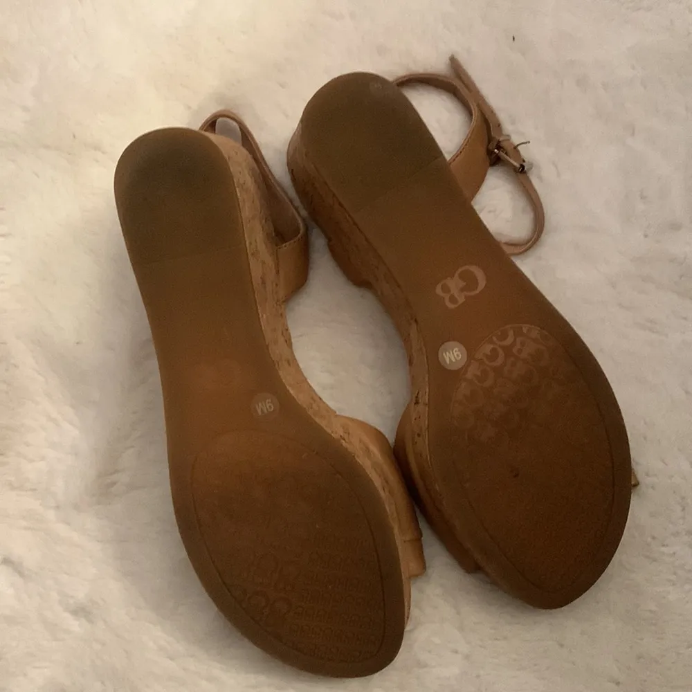 Gianni Bini Tan Wedge Sandal Sz 9M Used Excellently Condition. - Image 5