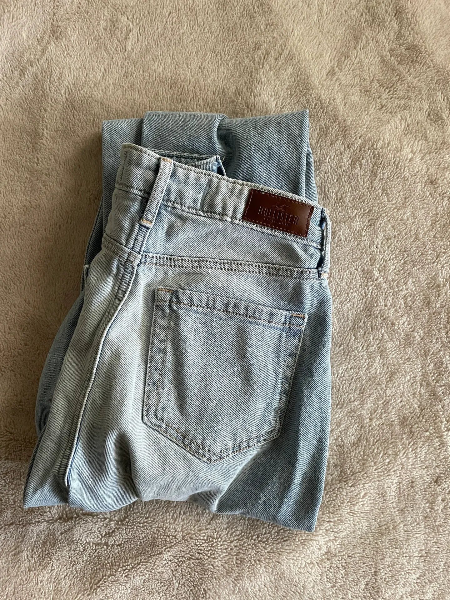 Light Wash Ripped Jeans - Image 2