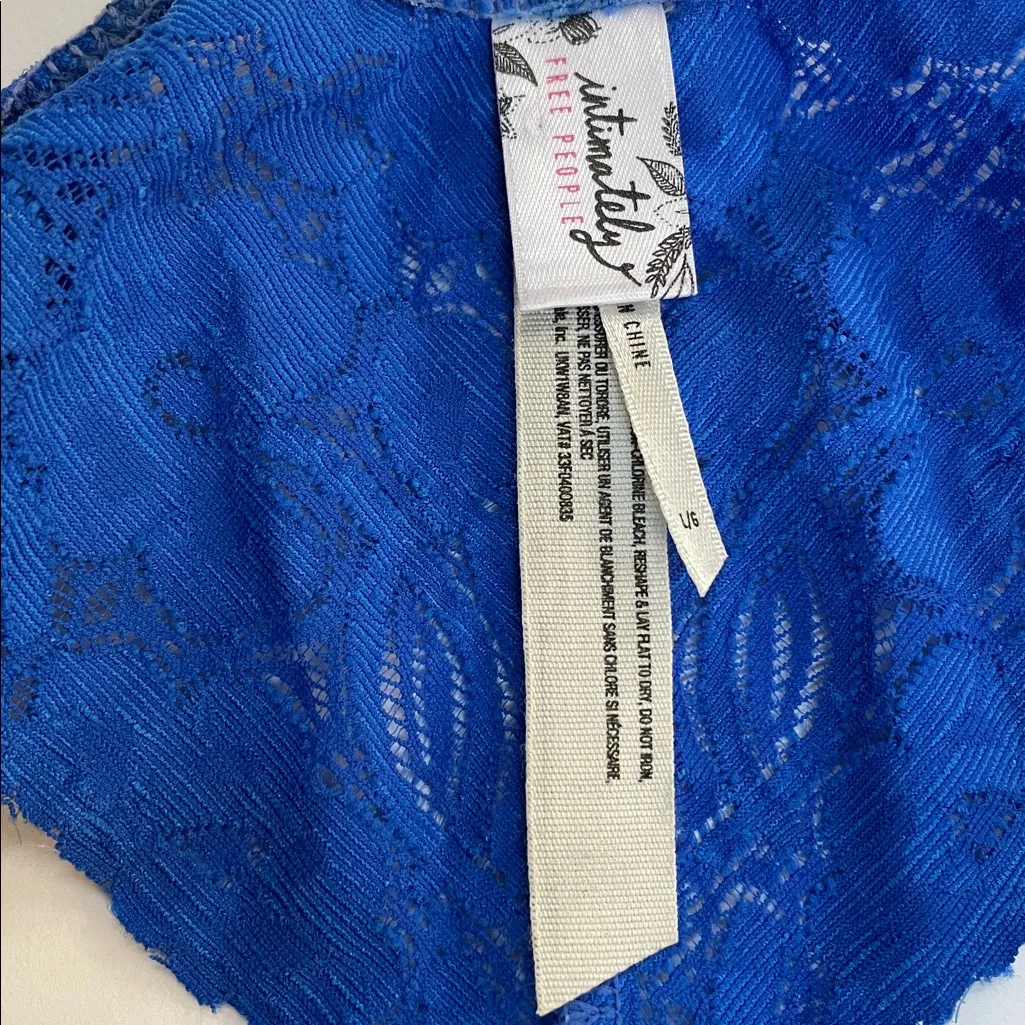FREE PEOPLE Intimately Galloon Lace Racerback Bralette Royal Cobalt Blue Size L - Image 4