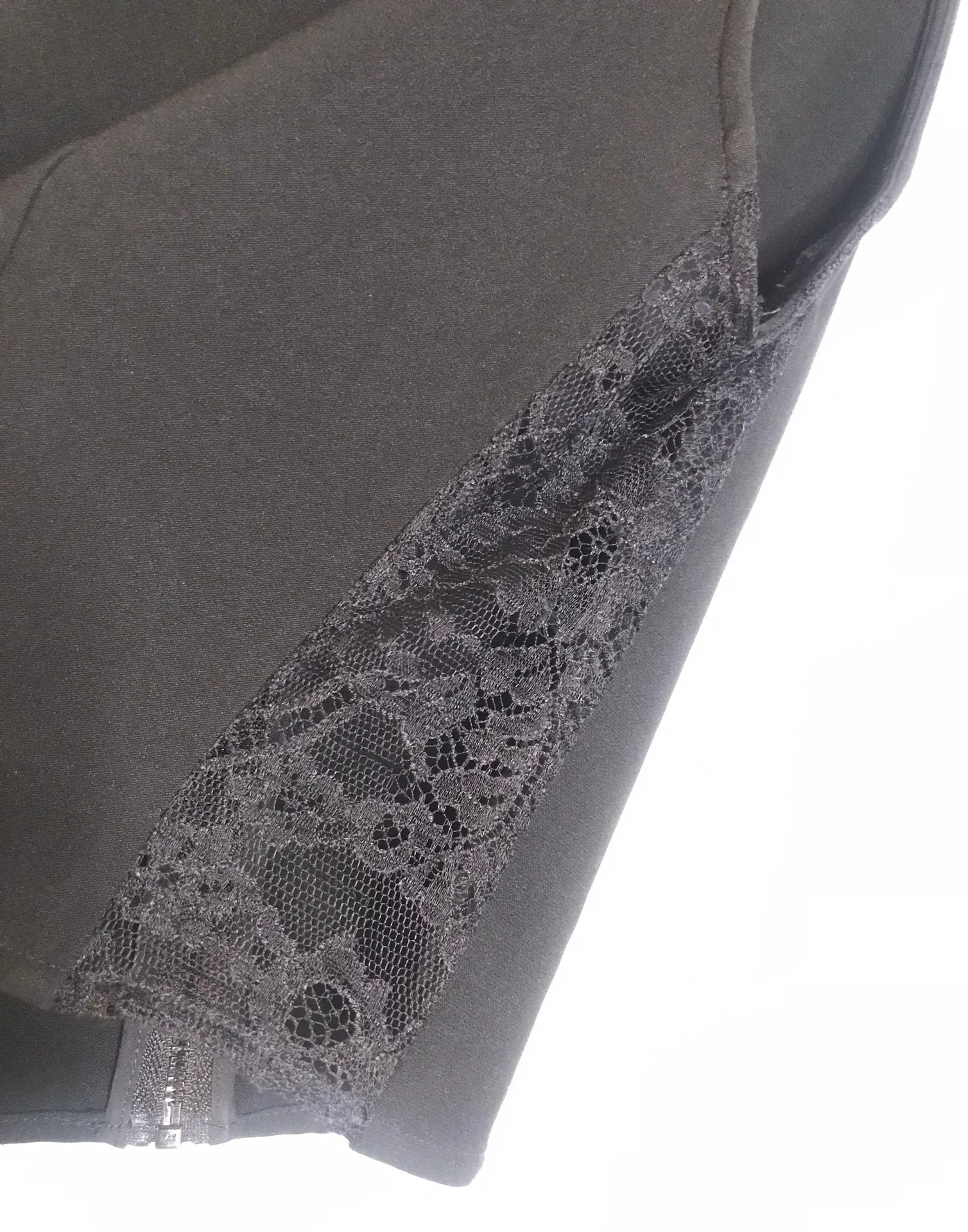 Flynn Pointe Crop Top - Image 6