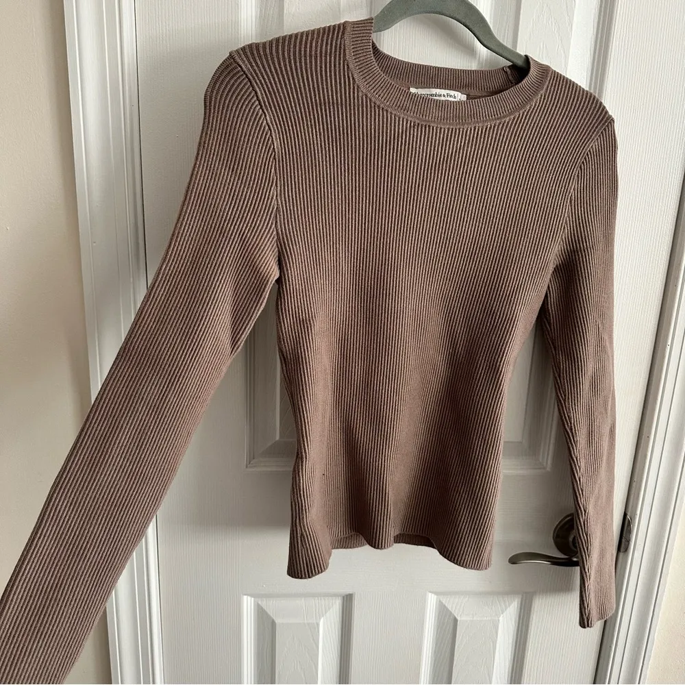 Fitted Crewneck Sweater Women’s Size Small - Image 3