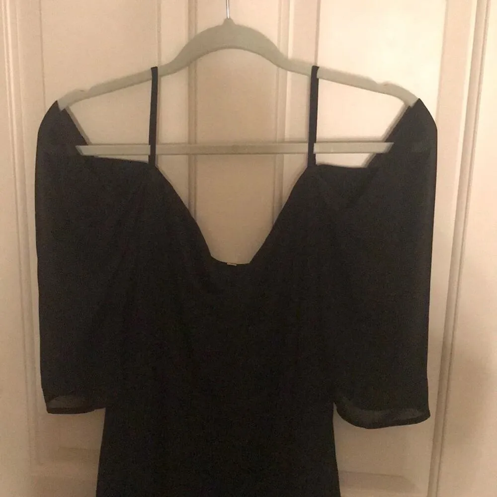 Little black dress cold shoulder size small - Image 3