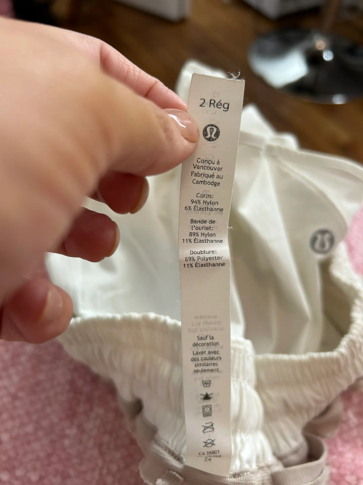 Lululemon White Hotty Hot 2.5” Shorts - Image 4