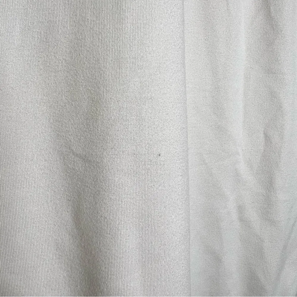 New Balance Athletic Workout Top Cropped Women’s Size Large Cutout Back - Image 3