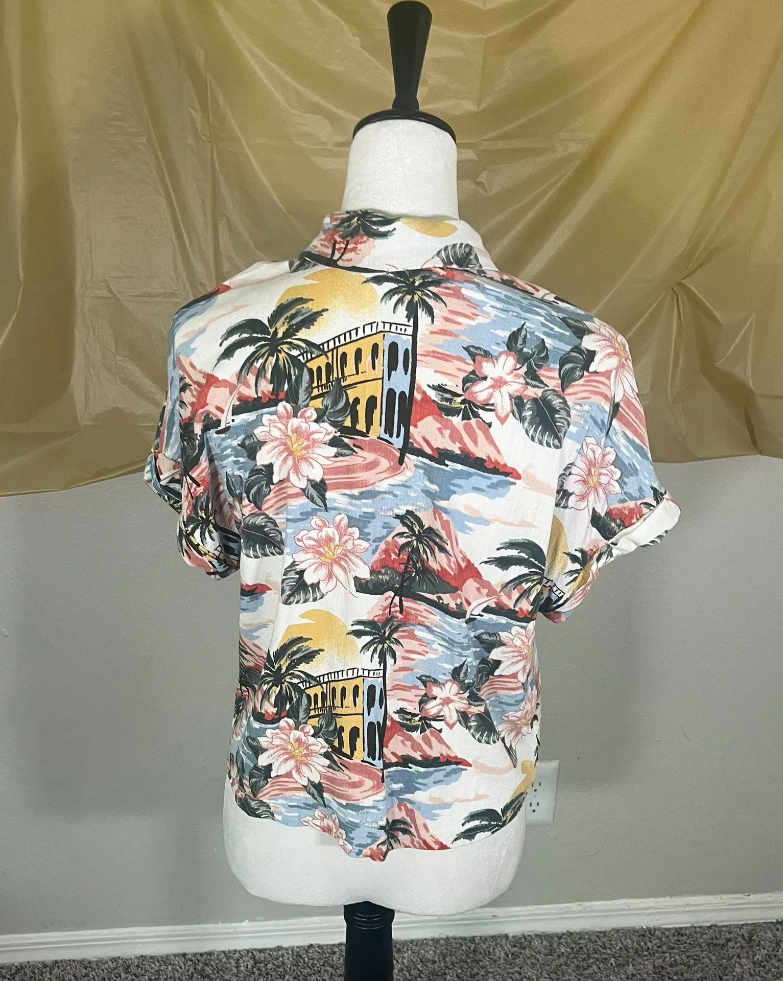 Cropped Tropical Button Down  - Image 4