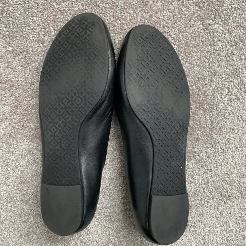Tory Burch Black Leather Slip On Flats Shoes 9.5 M See Photos For Description - Image 2