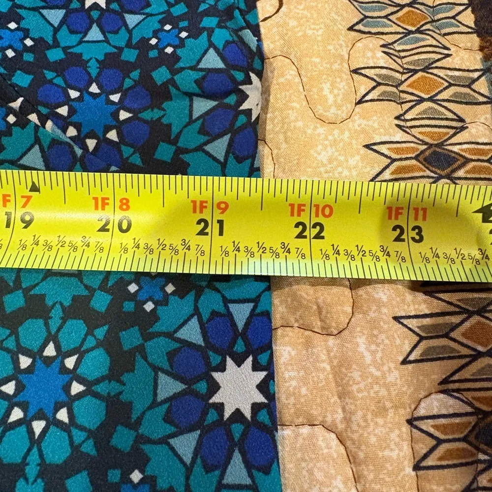 The Limited Cap-Sleeve Silky Geometric print Top Blue white teal women’s L - Image 5