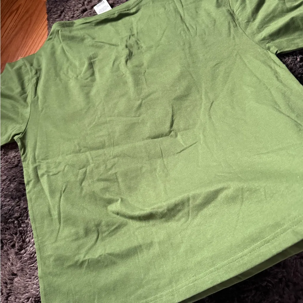 PEANUTS Green Snoopy in a Santa Hat Size L - Image 6